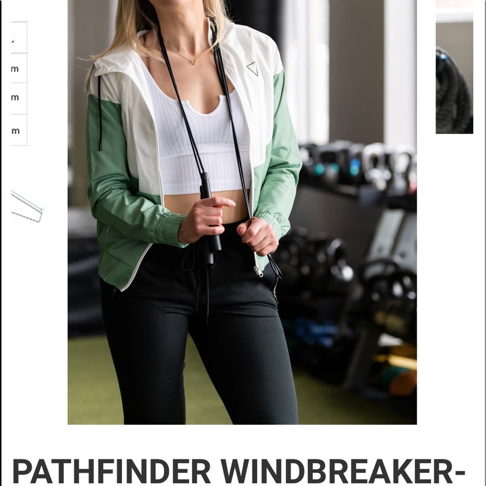 DAE activewear windbreaker